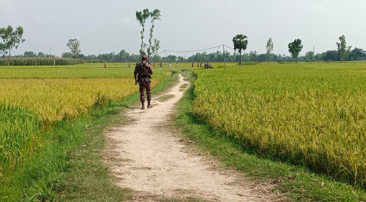বাবা-ছেলেকে বিএসএফ তুলে নেওয়ায় দুই ভারতীয়কে ধরে আনলেন গ্রামবাসী